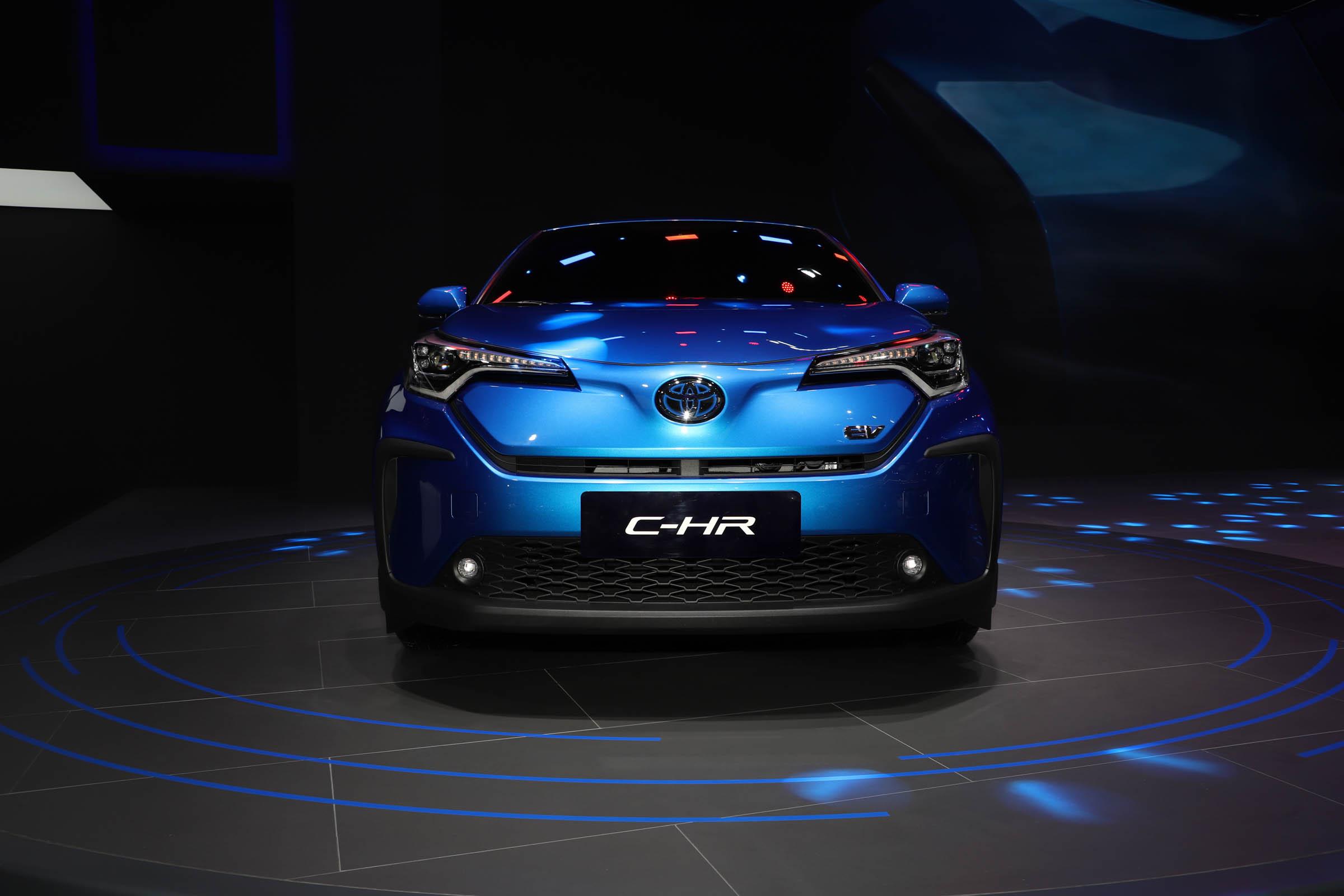 Электромобиль Toyota C-HR. Купить новый электромобиль Toyota C-HR, цена от  19 800$