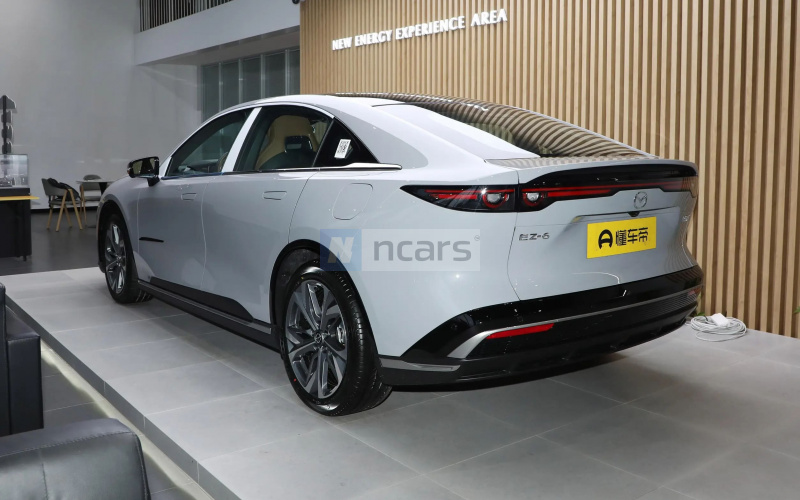 Mazda EZ-6 фото збоку