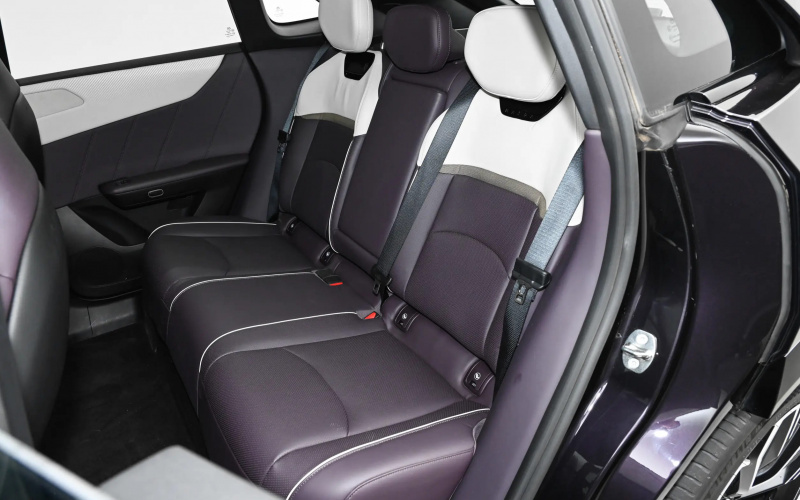 Mazda EZ-60 DM фото задній диван