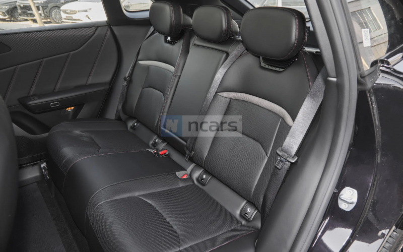 Mazda EZ-60 DM фото задній диван