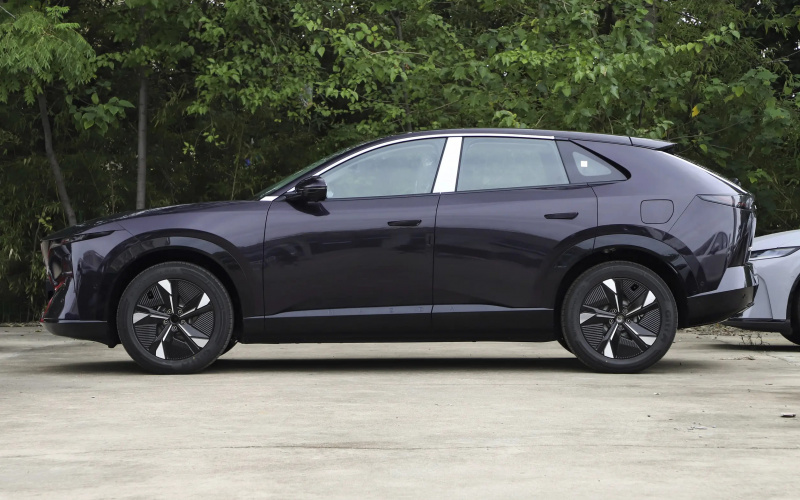 Mazda EZ-60 DM фото задній диван