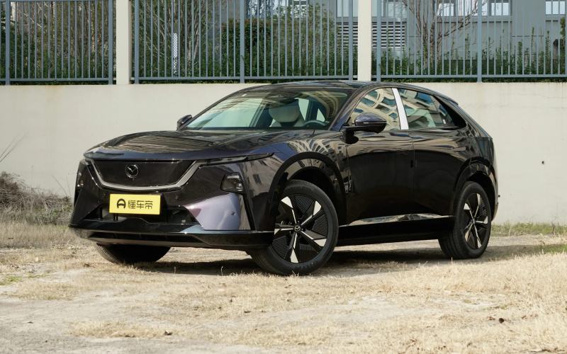 Mazda EZ-60 DM фото спереду