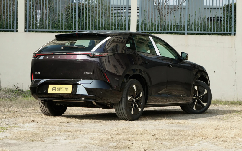 Mazda EZ-60 DM фото збоку