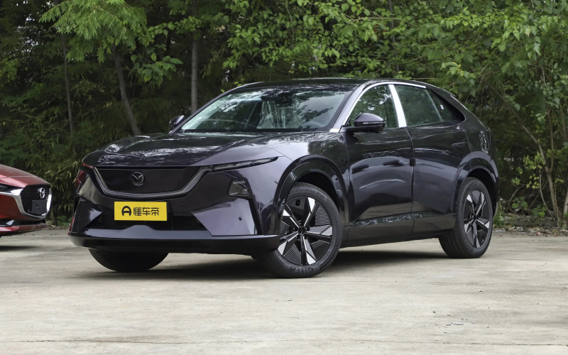 Mazda EZ-60 DM фото спереди