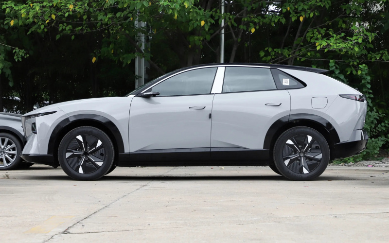 Mazda EZ-60 DM фото задний диван