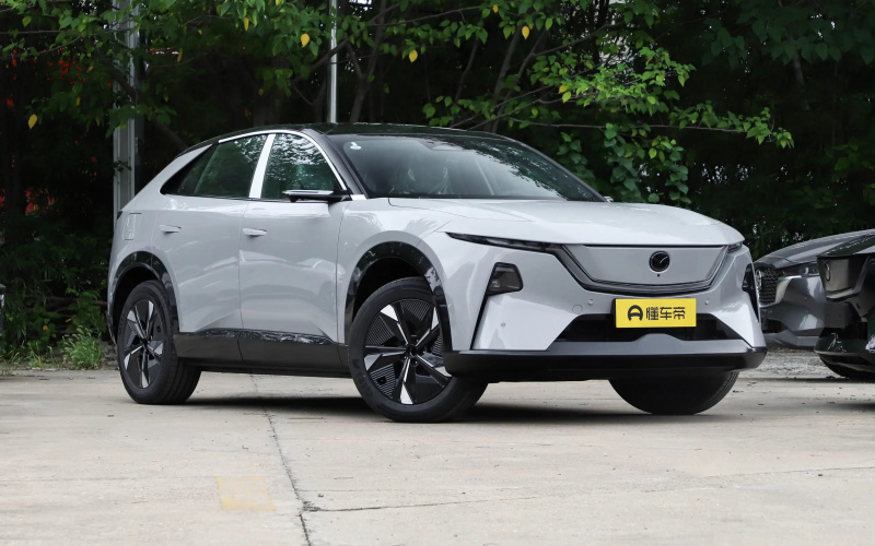 Mazda EZ-60 DM фото салона