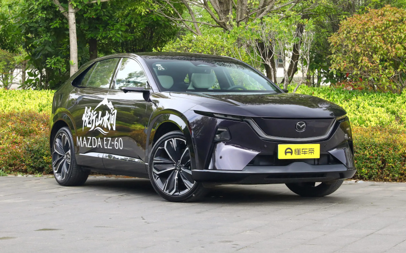 Mazda EZ-60 фото салона