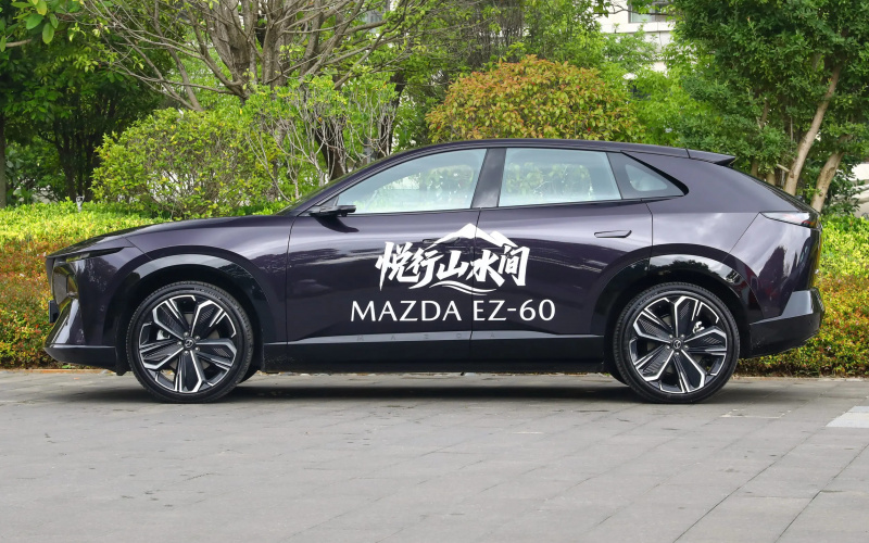 Mazda EZ-60 фото задний диван