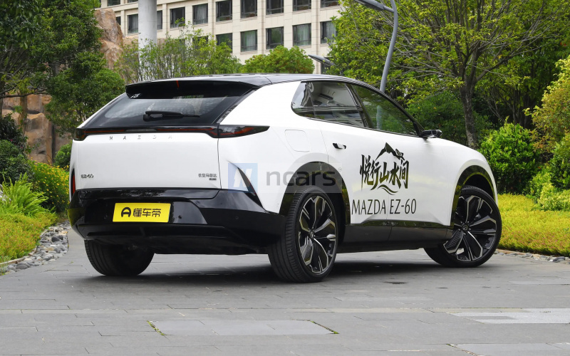 Mazda EZ-60 фото збоку