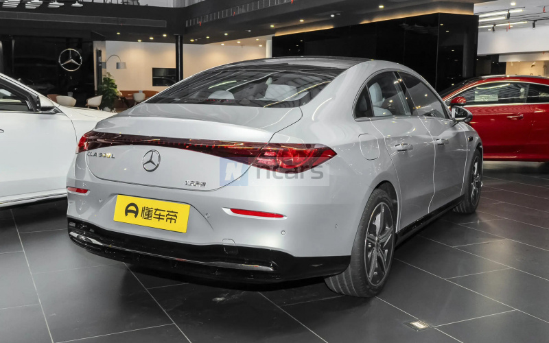 Mercedes-Benz CLA фото со стороны