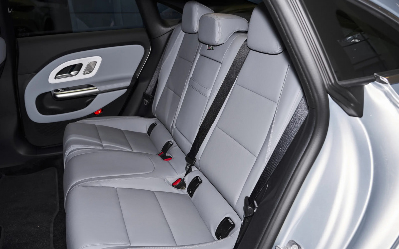 Mercedes-Benz CLA фото задній диван