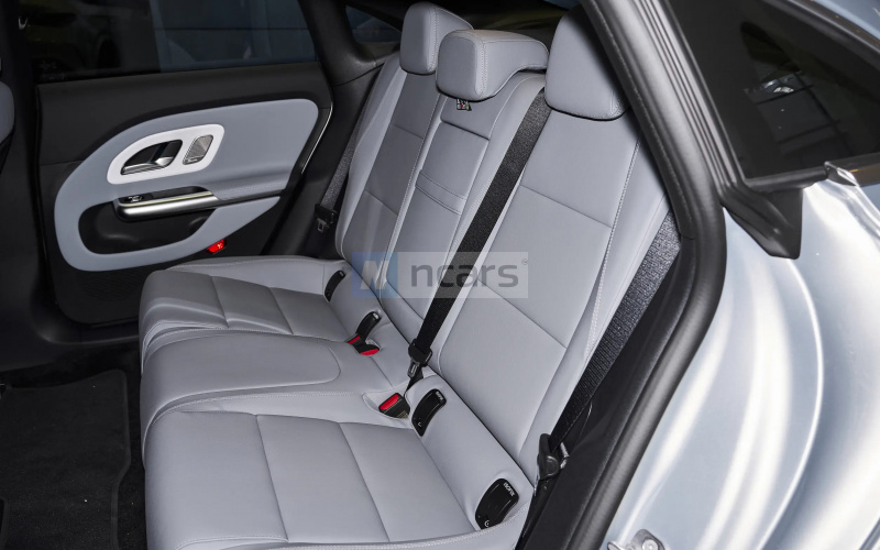 Mercedes-Benz CLA фото задний диван
