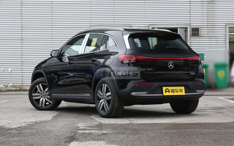 Mercedes-Benz EQA  фото збоку