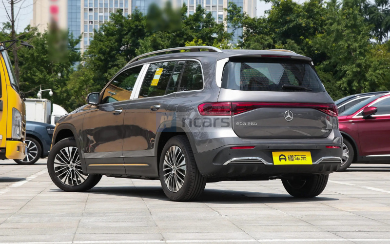 Mercedes-Benz EQB фото збоку