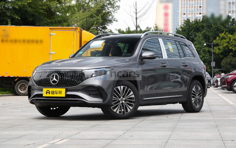 Mercedes-Benz EQB фото спереду