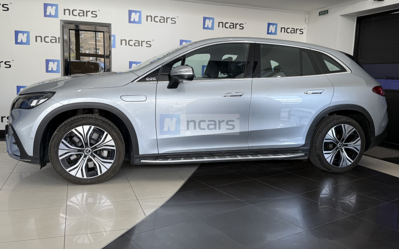 Mercedes-Benz EQE SUV фото задний диван