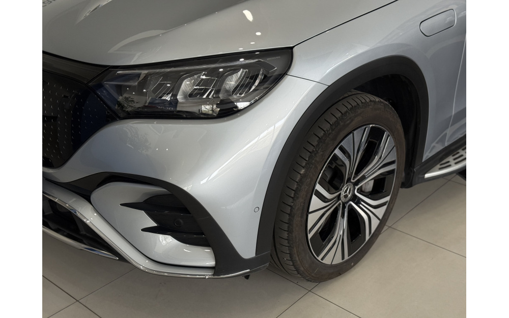 EQE SUV - 8