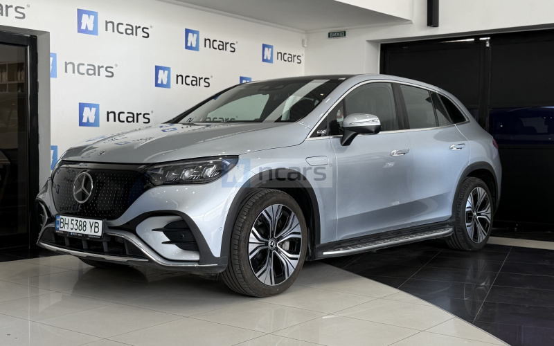 Mercedes-Benz EQE SUV фото спереди