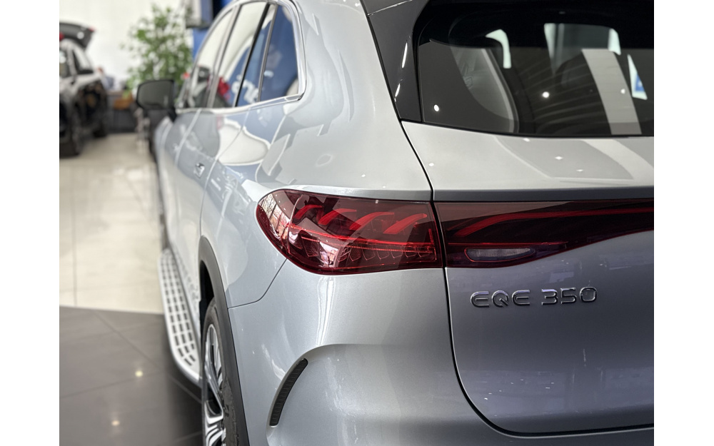 EQE SUV - 11