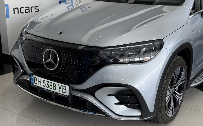 Mercedes-Benz EQE SUV фото со стороны