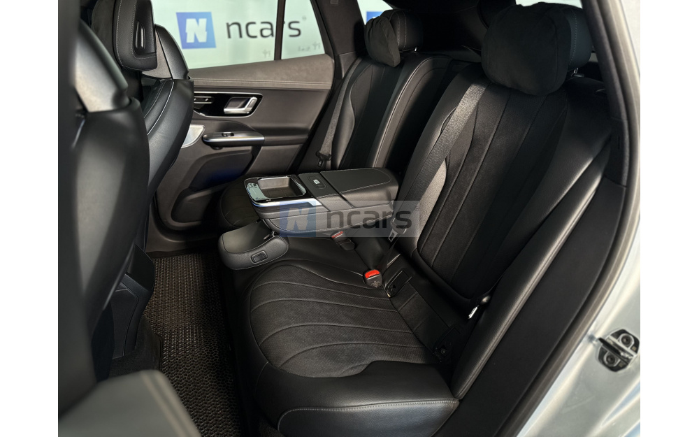 EQE SUV - 28