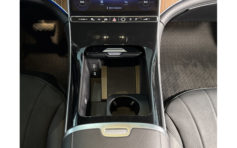 EQE SUV - 32