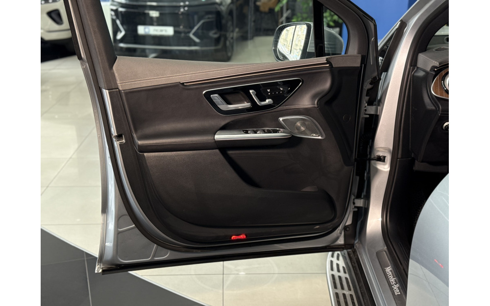 EQE SUV - 34