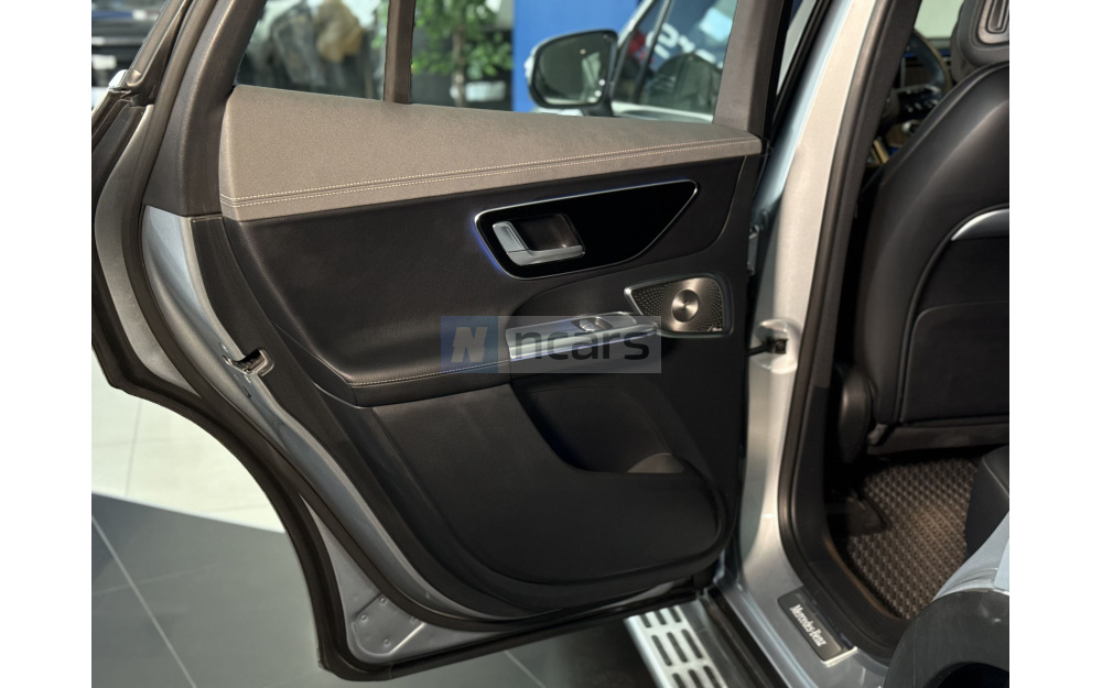 EQE SUV - 36
