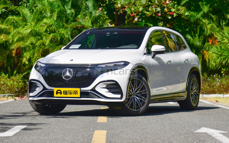 Mercedes-Benz EQS SUV фото спереди