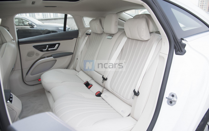 Mercedes-Benz EQS фото задний диван