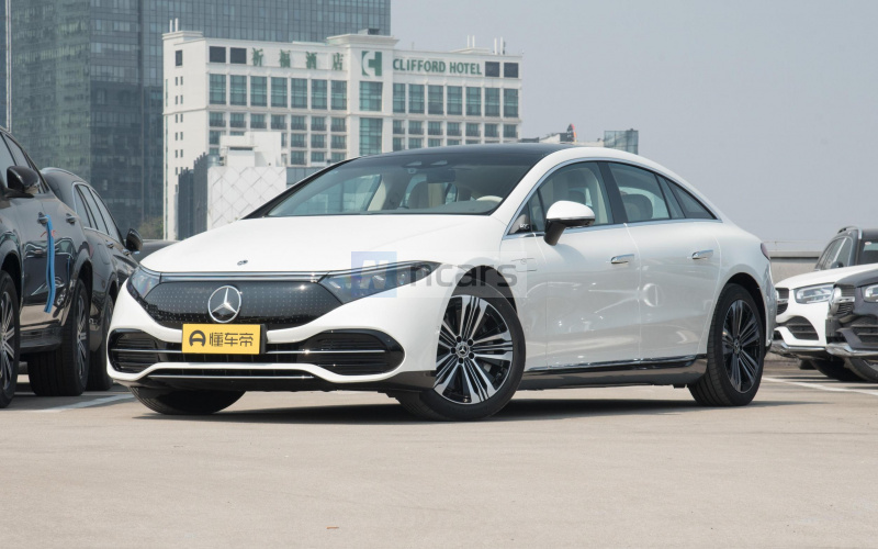 Mercedes-Benz EQS фото спереди