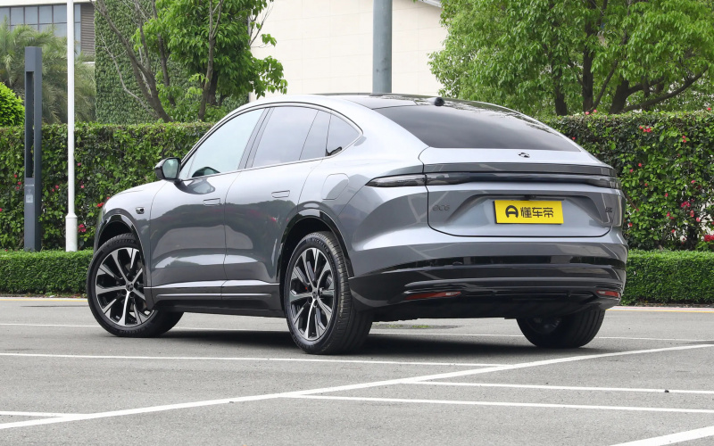 NIO EC6 фото збоку