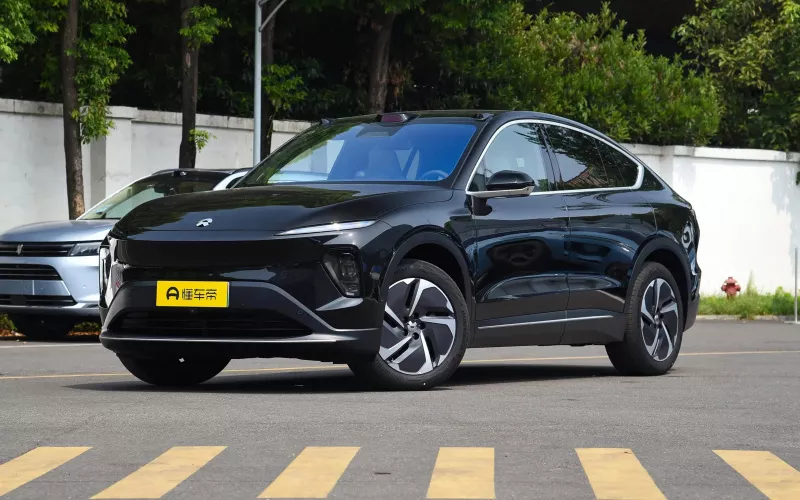 NIO EC7 фото спереди