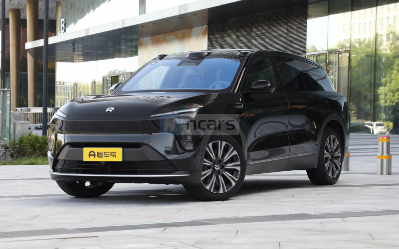 NIO ES8 фото спереди