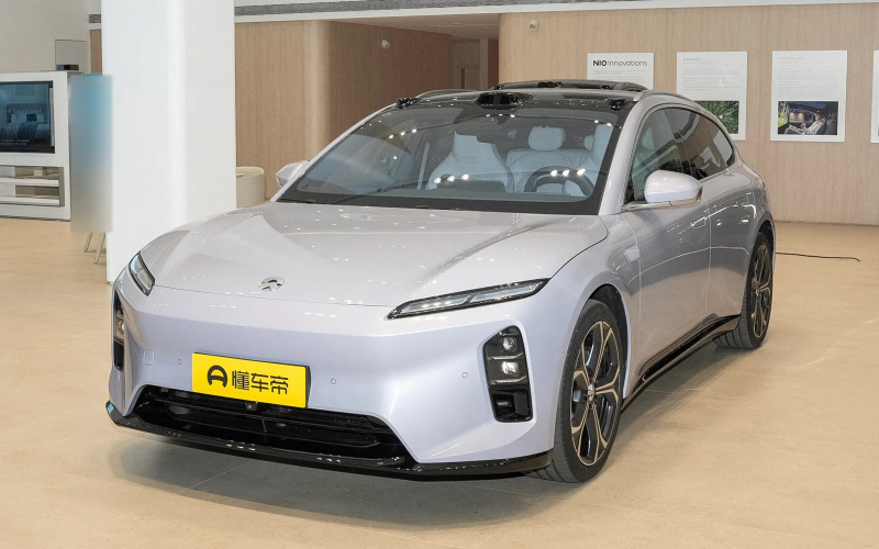 NIO ET5T фото спереди