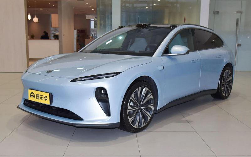 NIO ET5T фото спереду