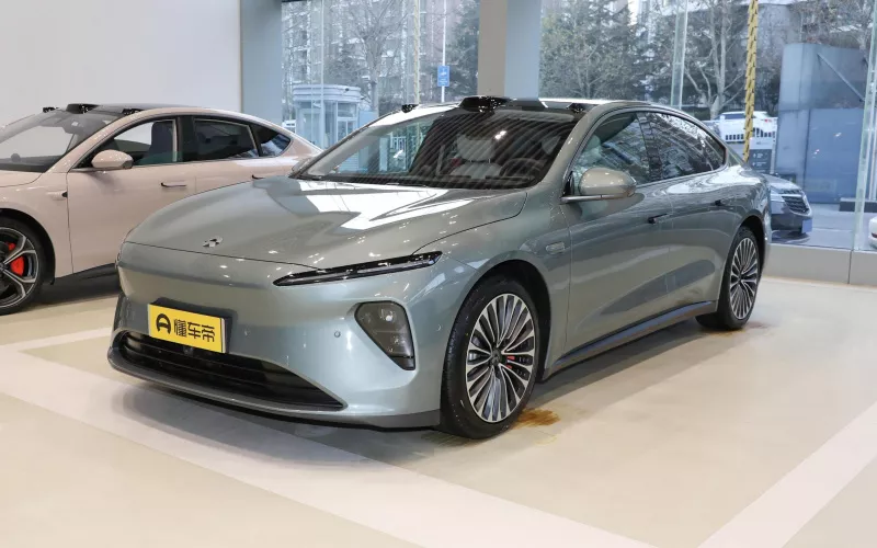NIO ET7 фото спереди