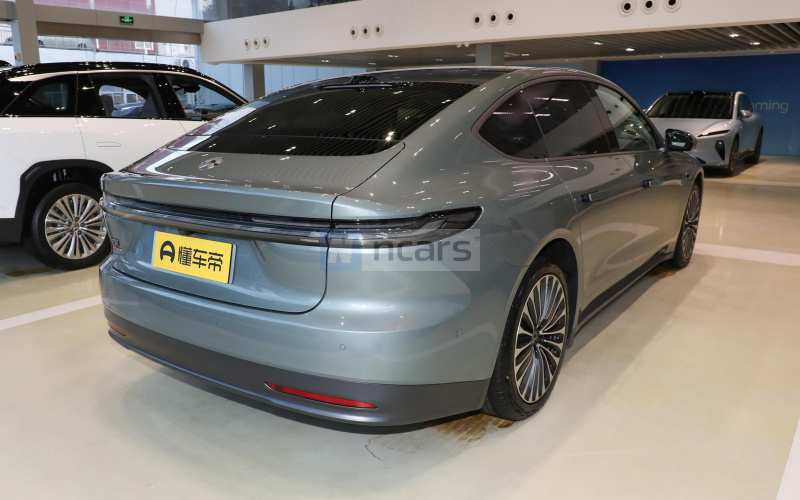 NIO ET7 фото со стороны