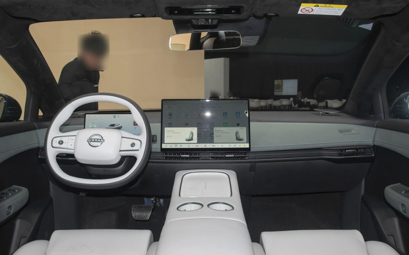 Nissan N7 фото салона