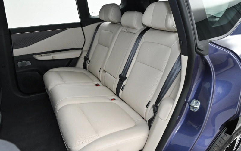 Nissan NX8 фото задний диван
