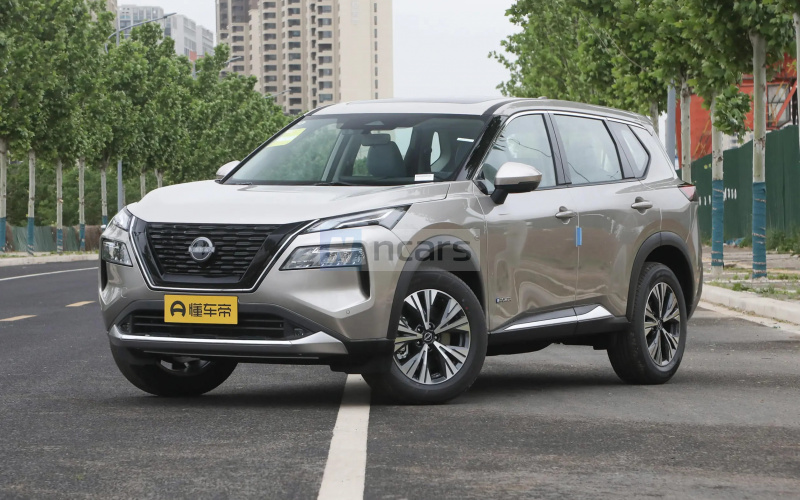 Nissan X-Trail e-Power фото спереди