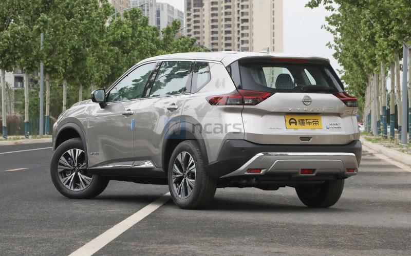 Nissan X-Trail e-Power фото со стороны