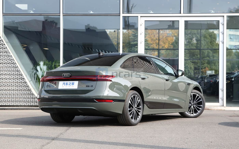 Audi A6L e-tron фото збоку