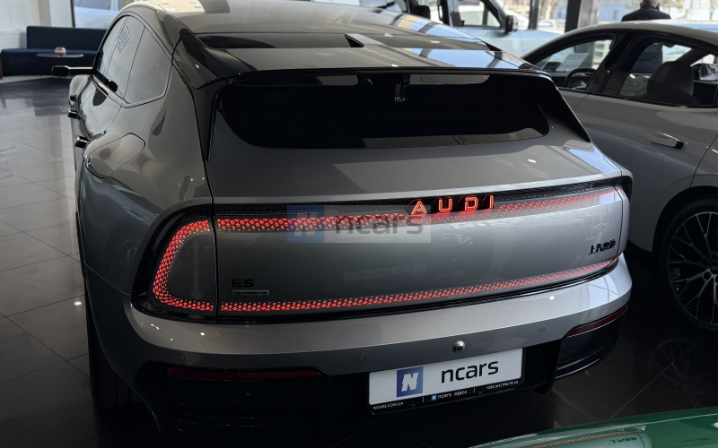 Audi E5 Sportback фото задній диван