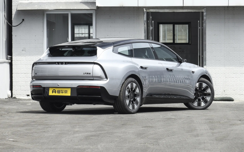 Audi E5 Sportback фото со стороны