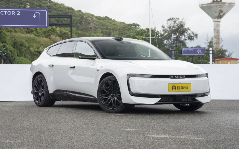 Audi E5 Sportback фото салону