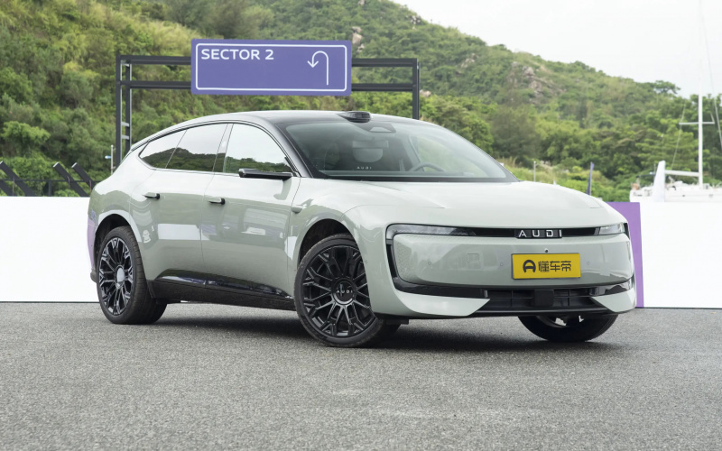 Audi E5 Sportback фото салону