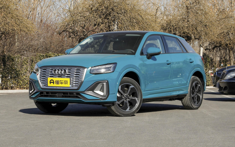 Audi Q2L E-Tron фото спереду