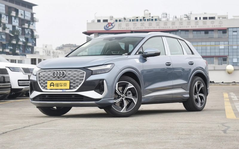 Audi Q4 E-Tron фото спереду
