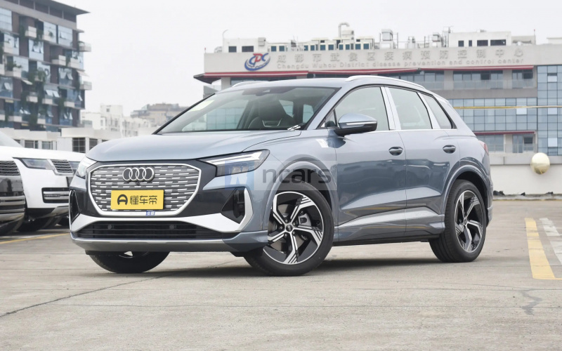 Audi Q4 E-Tron фото спереду